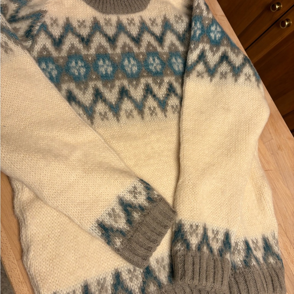 Women’s Norwegian Wool Sweater - Picture 2 of 5